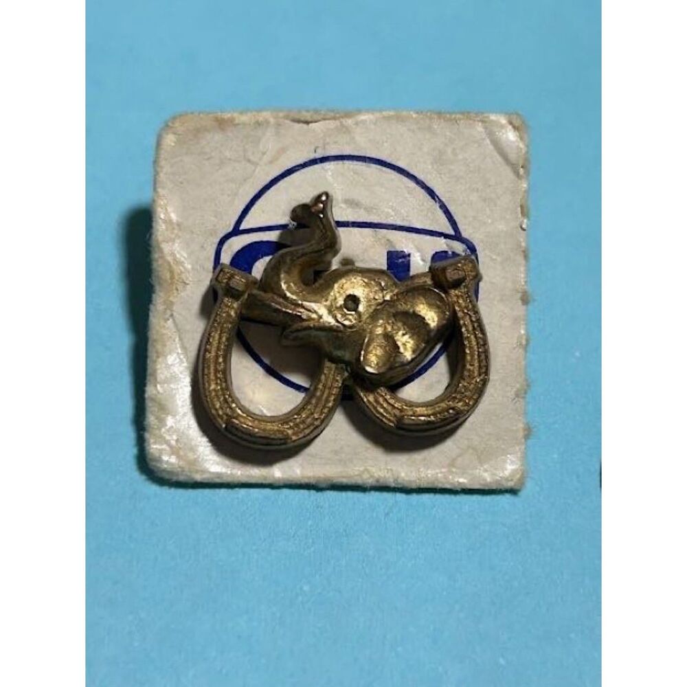 3 GOP Elephant Pins  1968 GULF OIL Elephant -+- 2 Republican Campaign Pins - Picture 3 of 4
